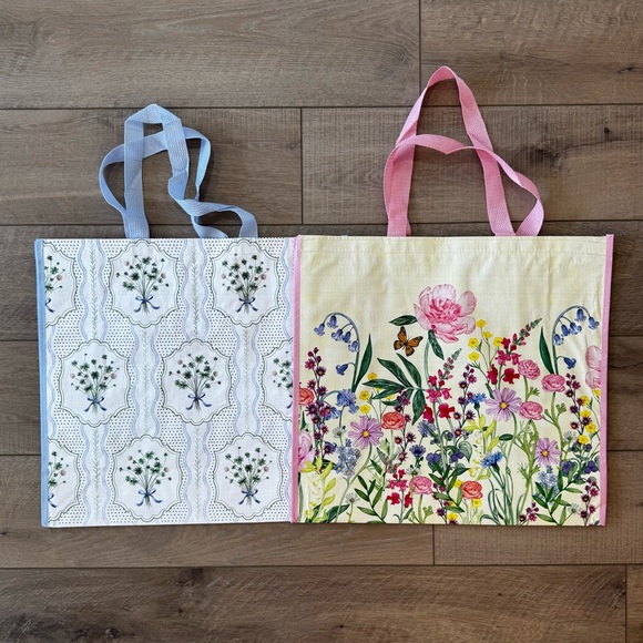 T.J.Maxx Handbags - Homegoods TJMaxx Marshalls Viral Flower Print Shopper Tote Bags Set of 2 NWOT
